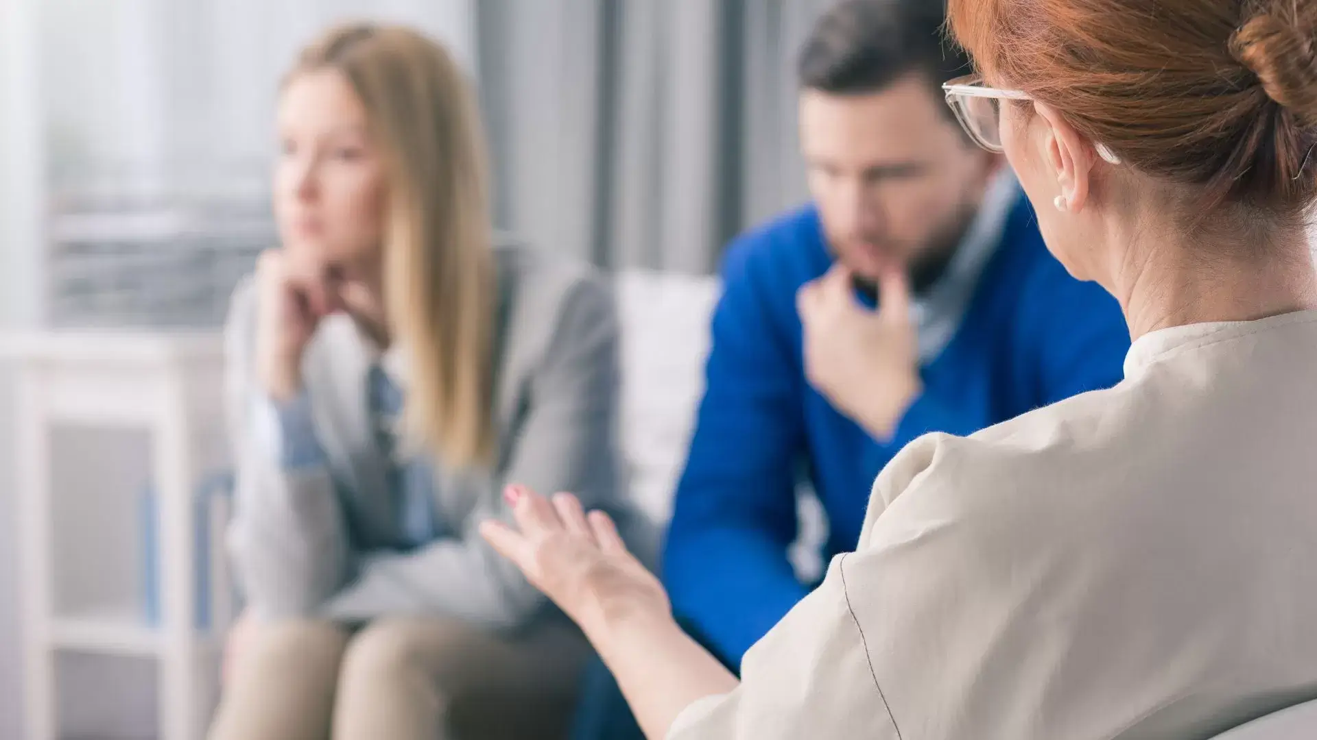 Divorce therapist guiding a couple through Motivational Interviewing at Mississauga Divorce Counselling Therapy, as the woman looks away and the man looks down during a moment of reflection.