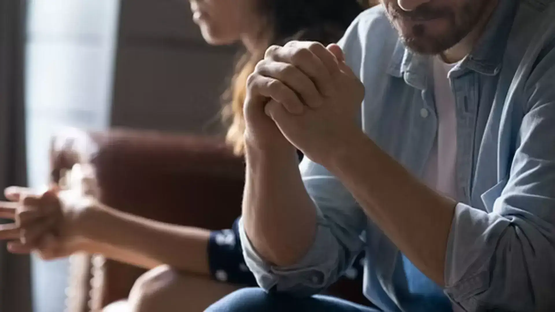 Mississauga divorce therapist using EFT process to help couple navigate emotional disconnection.